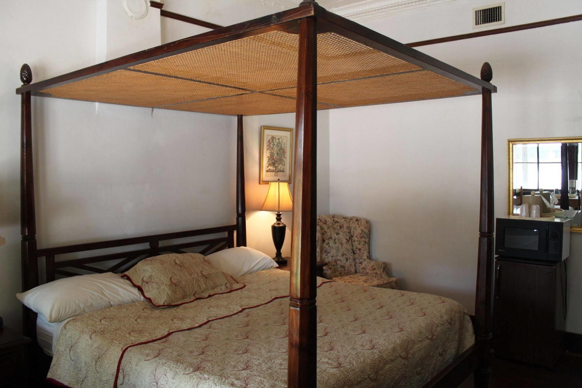 The Hotel Limpia Форт Дейвис Екстериор снимка
